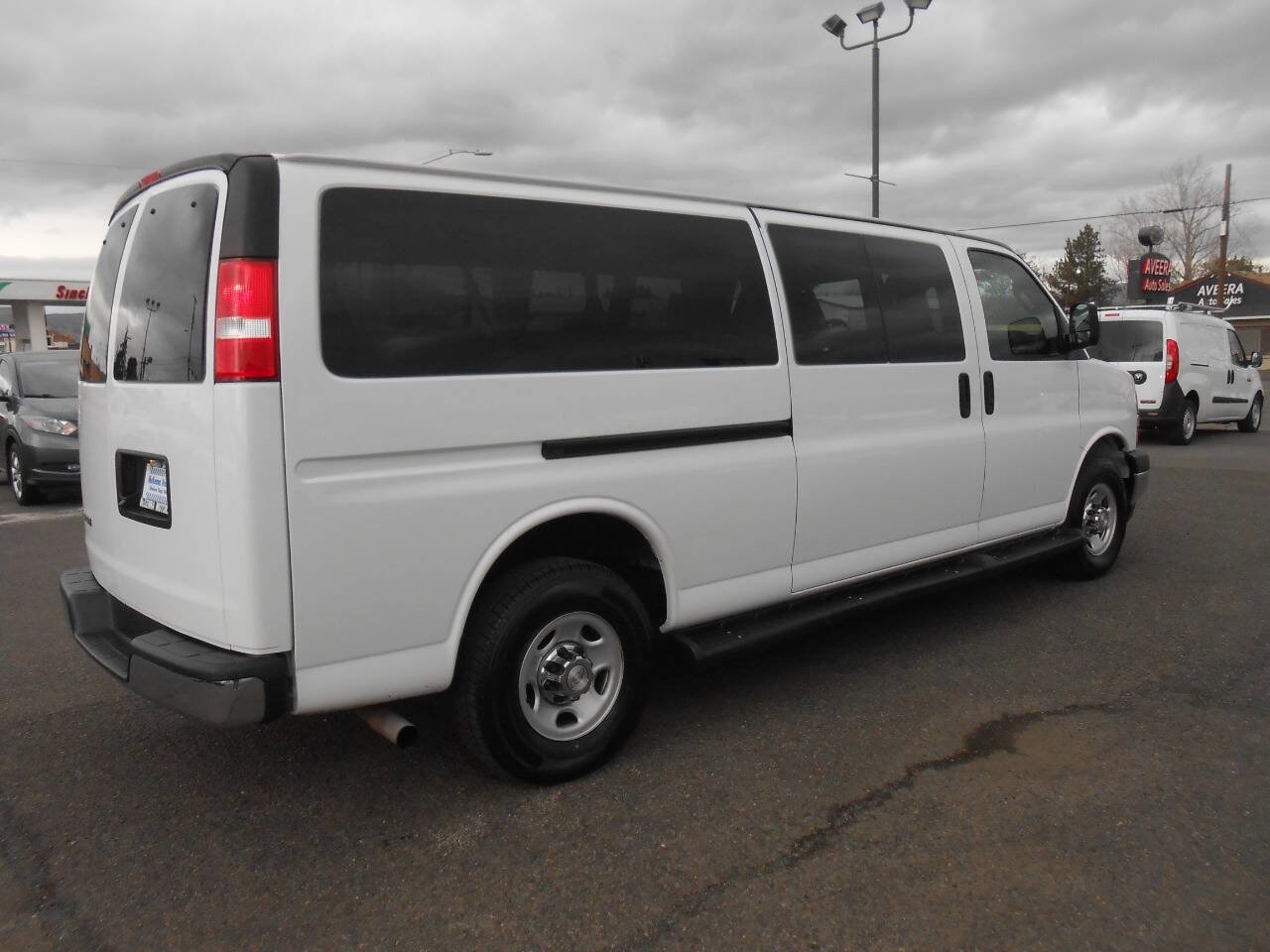 Used 2020 Chevrolet Express 3500 LT w/ LT Preferred Equipment Group image 10