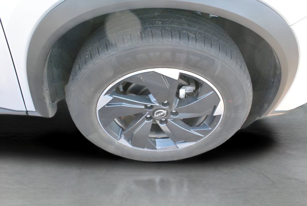 Used 2025 Nissan Rogue SV AWD/4WD image 26