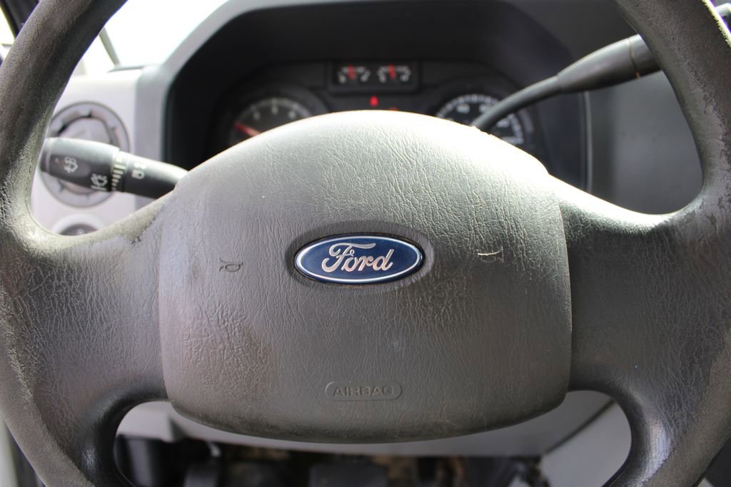 Used 2015 Ford E-350 and Econoline 350 Super Duty image 24