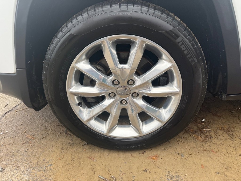 Used 2016 Jeep Cherokee Limited image 16