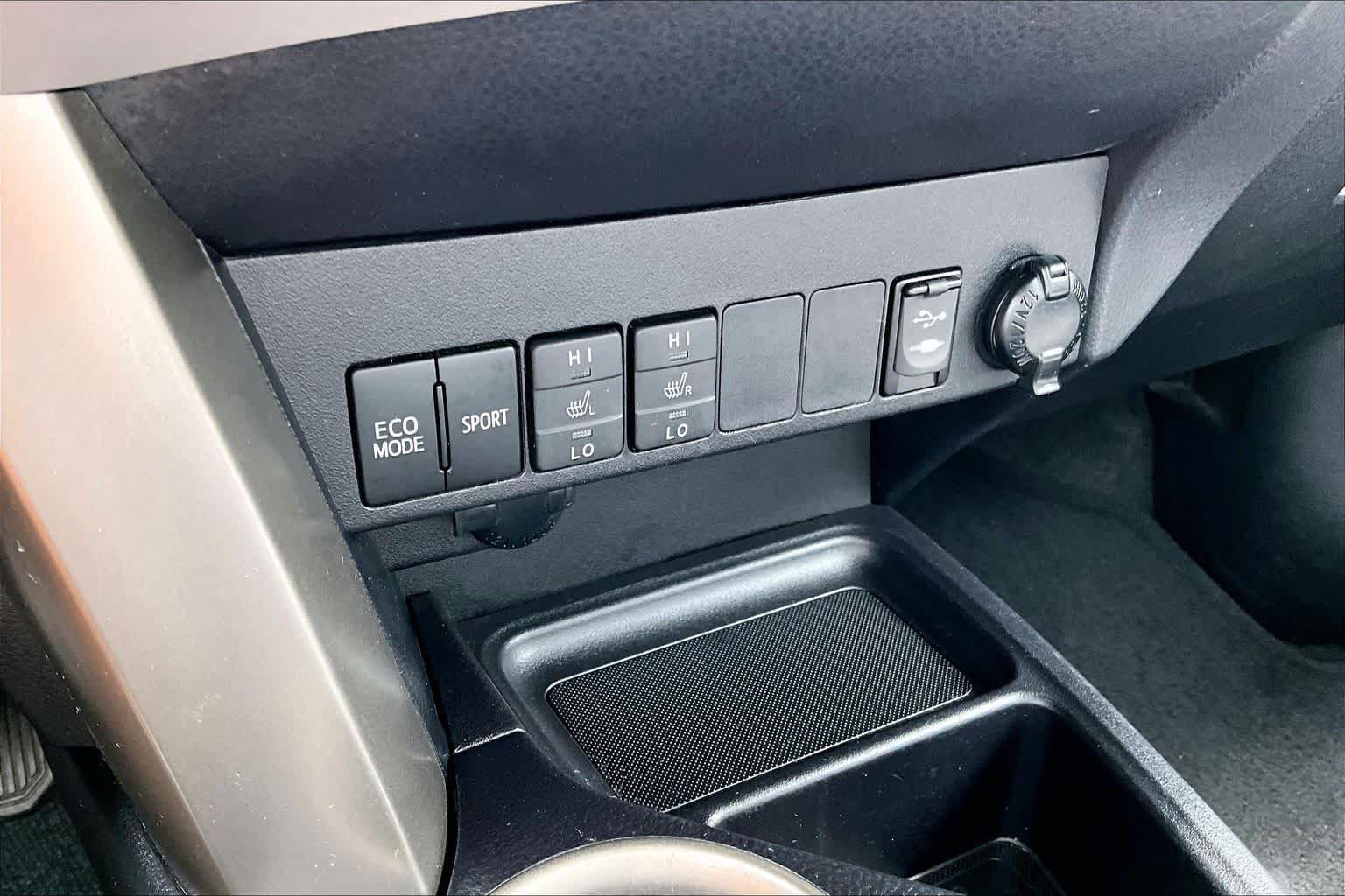 Used 2015 Toyota RAV4 Limited w/ Technology Package FWD image 32