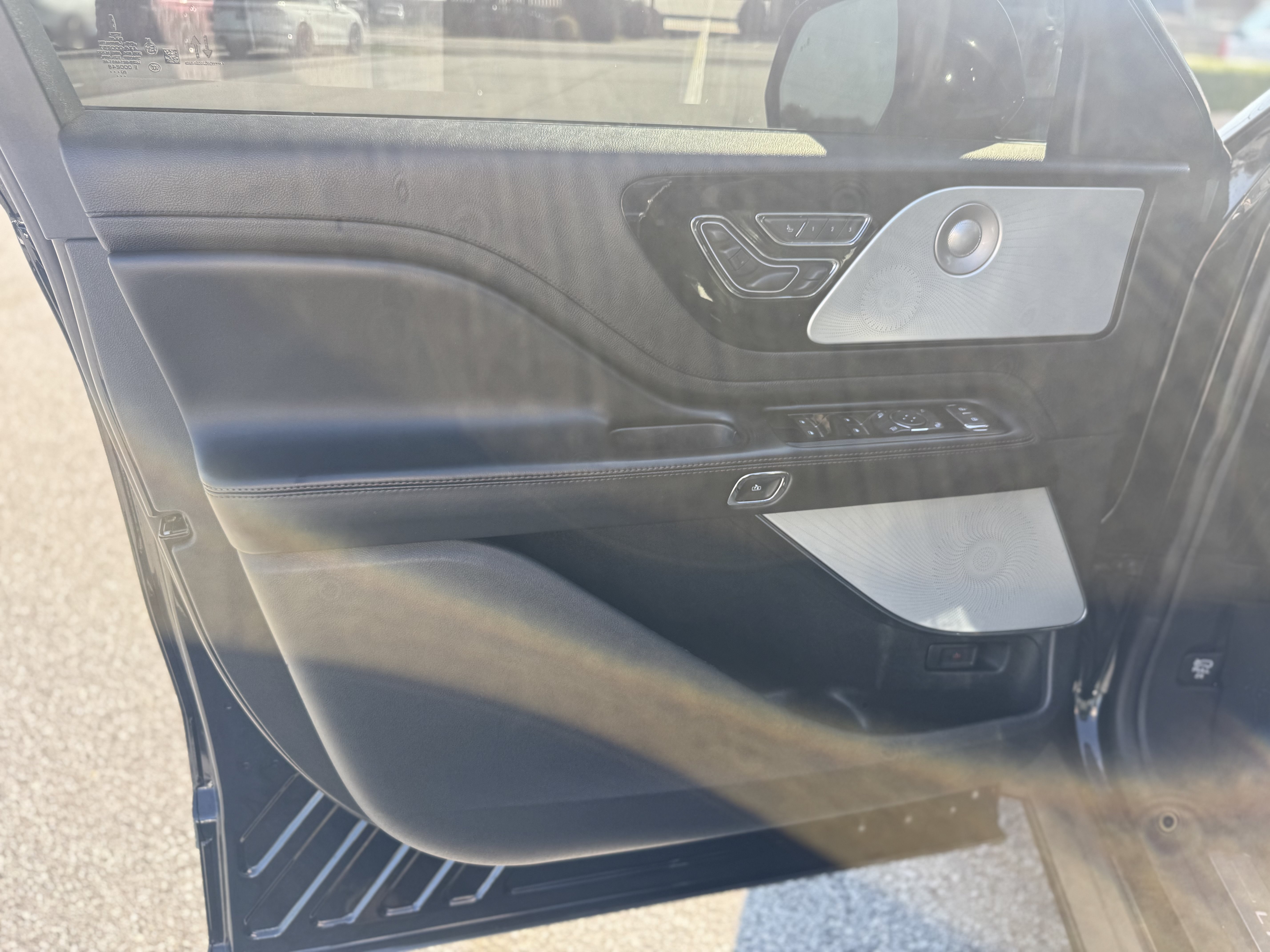 Used 2021 Lincoln Aviator Reserve w/ Equipment Group 210A AWD/4WD image 6