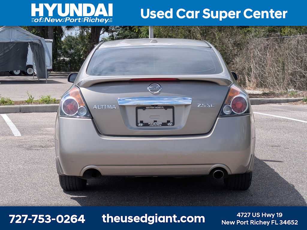 Used 2011 Nissan Altima 2.5 SL w/ Technology Pkg FWD image 4