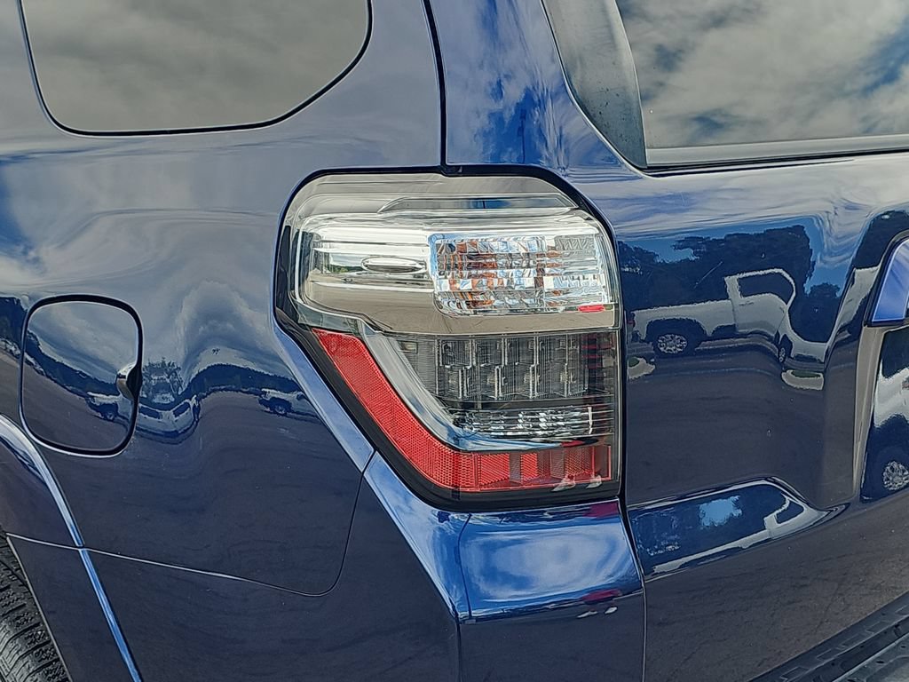 Used 2019 Toyota 4Runner SR5 AWD/4WD image 33