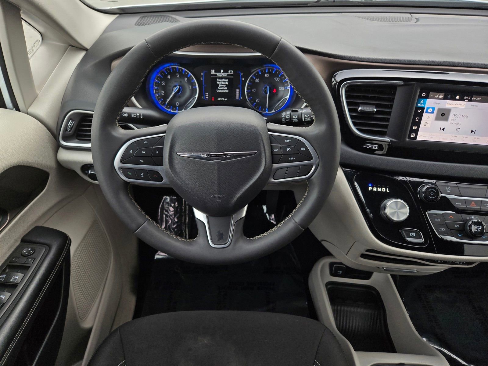 Used 2023 Chrysler Voyager LX image 13