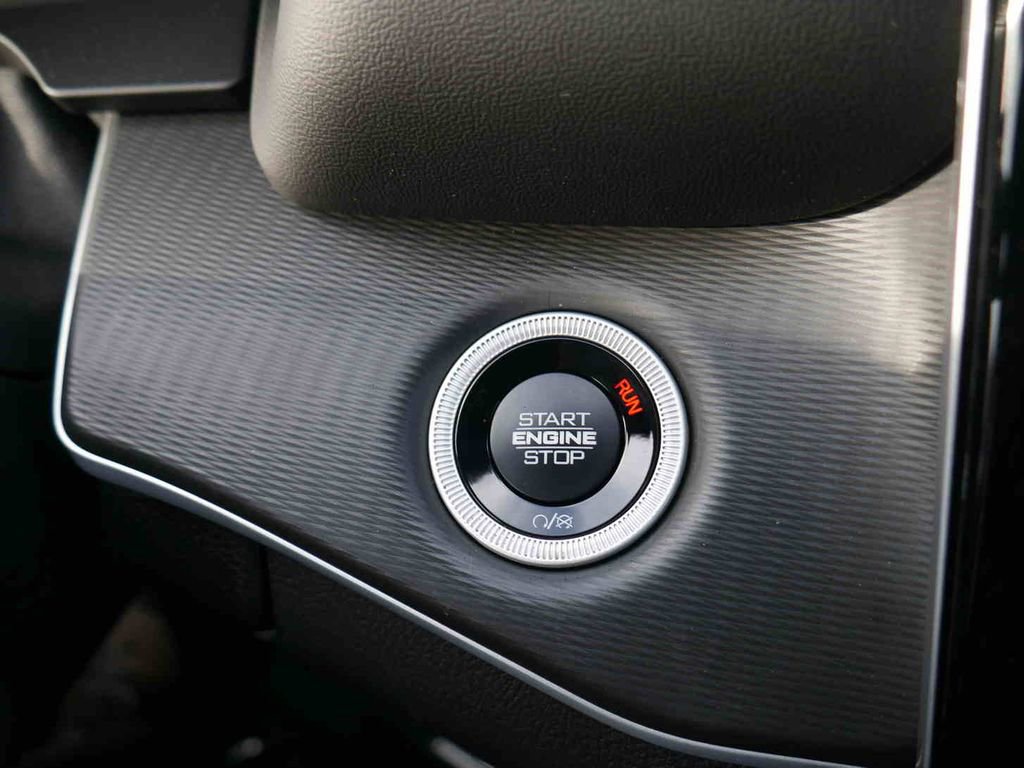 New 2025 Jeep Grand Cherokee Altitude image 31