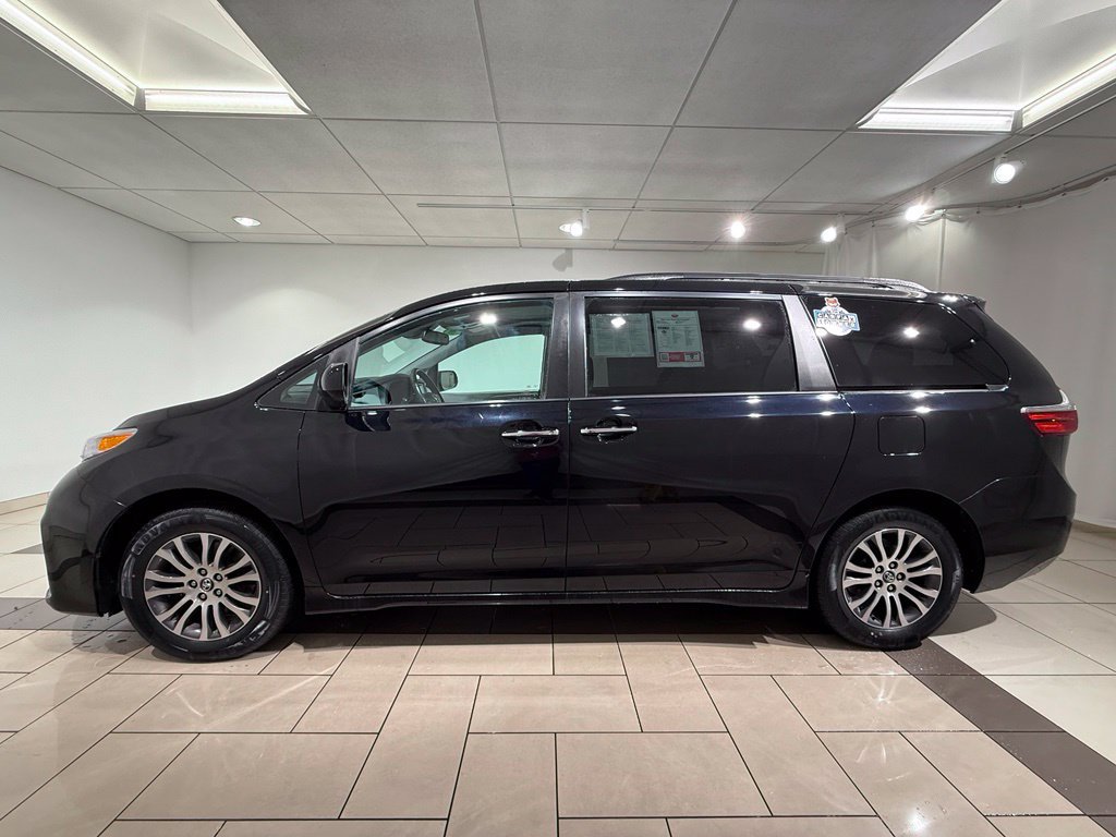 Used 2020 Toyota Sienna XLE w/ Carpet Mat Package FWD image 2