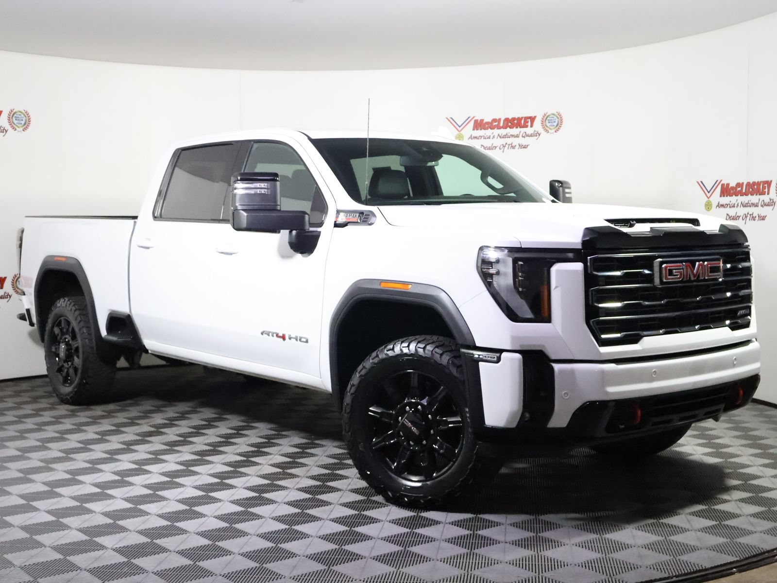 Used 2025 GMC Sierra 2500 AT4 AWD/4WD image 2