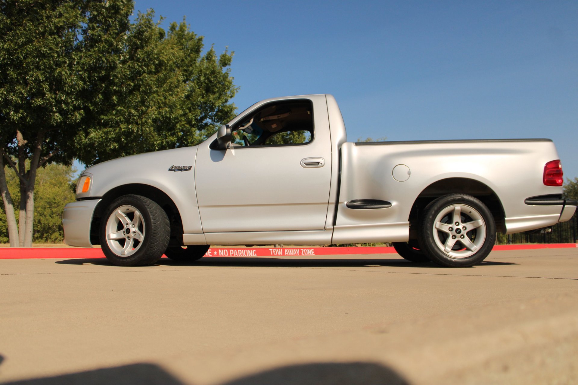 Used 2000 Ford F150 Lightning RWD image 7