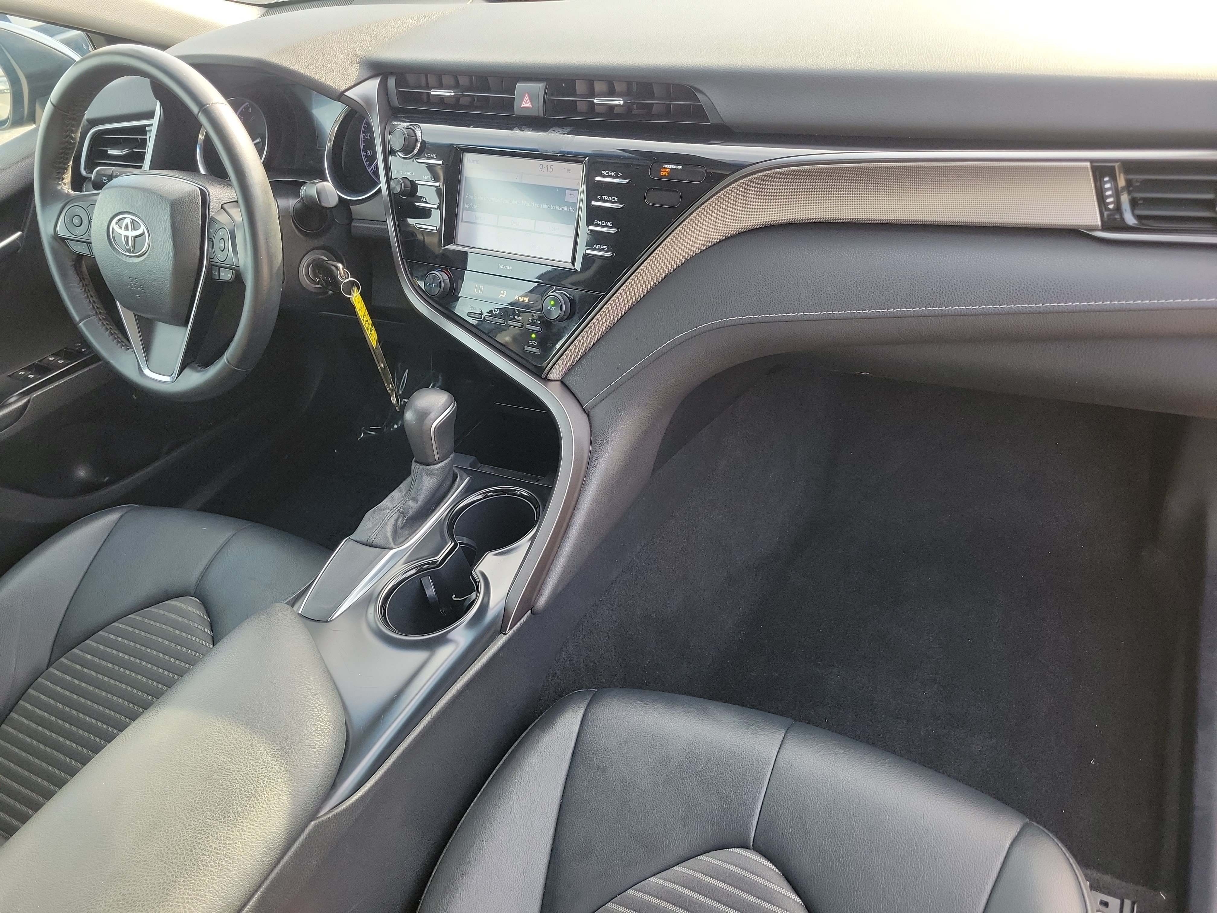 Used 2020 Toyota Camry SE FWD image 16