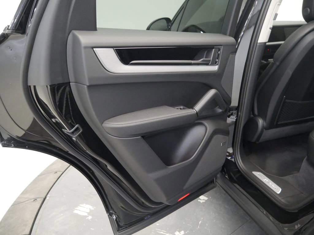 Certified 2024 Porsche Cayenne image 20
