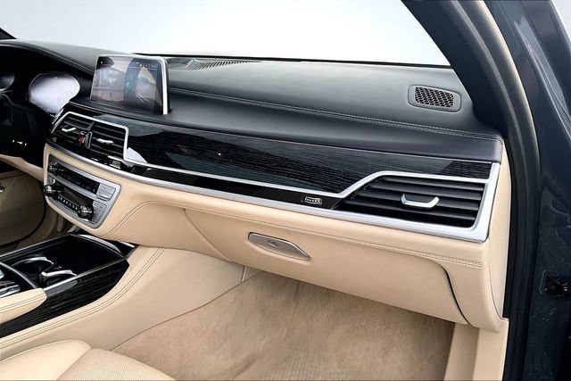 Used 2020 BMW 750i xDrive w/ Executive Package AWD/4WD image 26