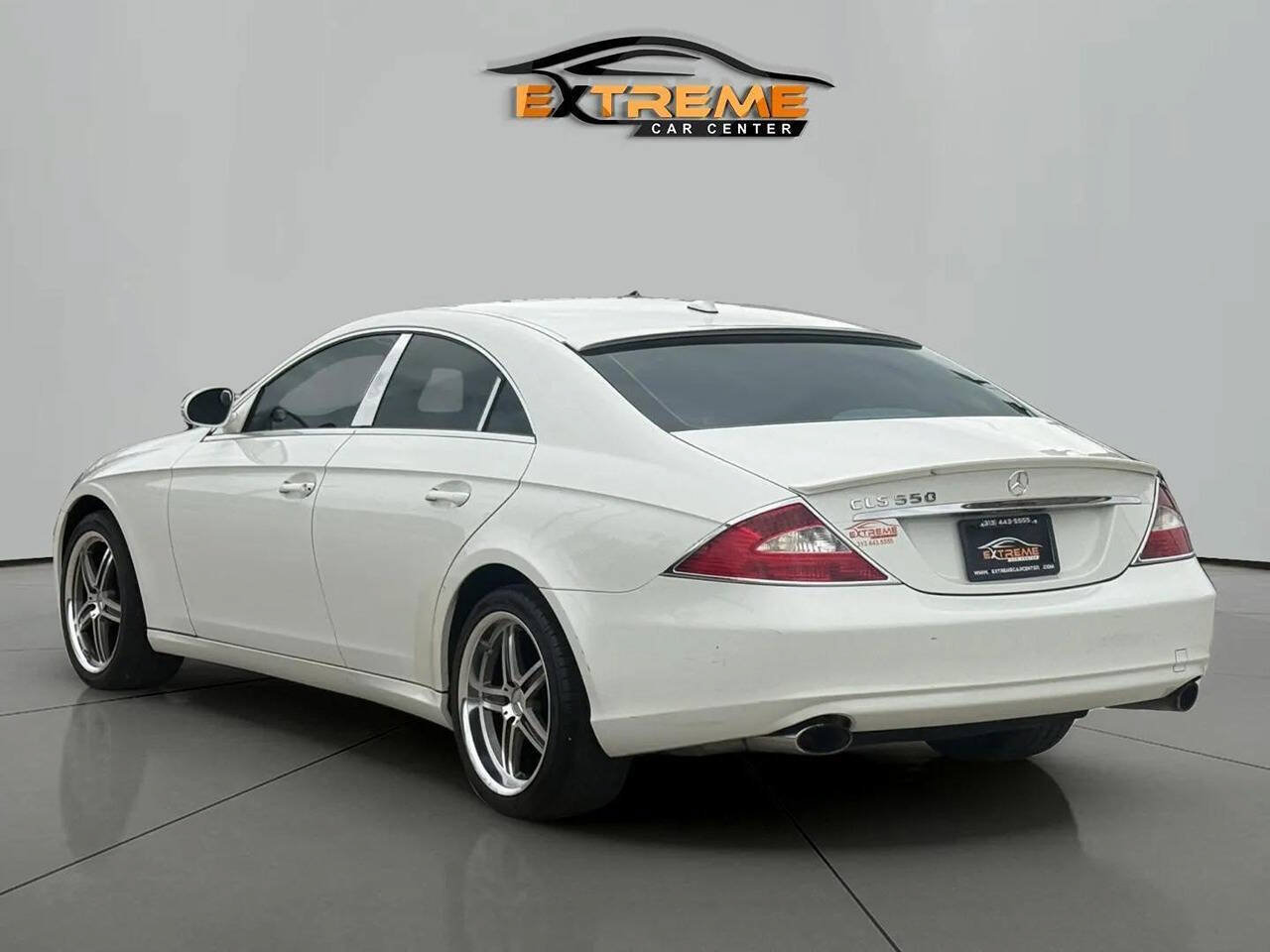 Used 2008 Mercedes-Benz CLS 550 w/ P1 Pkg image 4