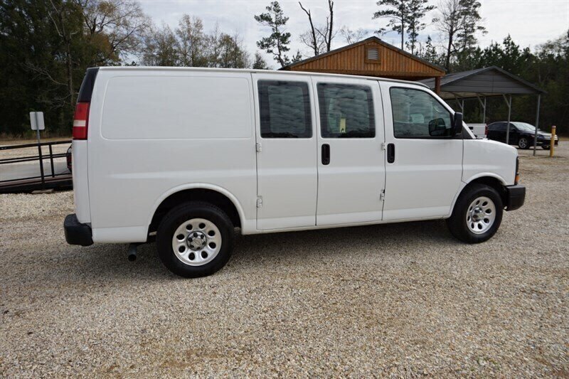 Used 2010 Chevrolet Express 1500 RWD image 13