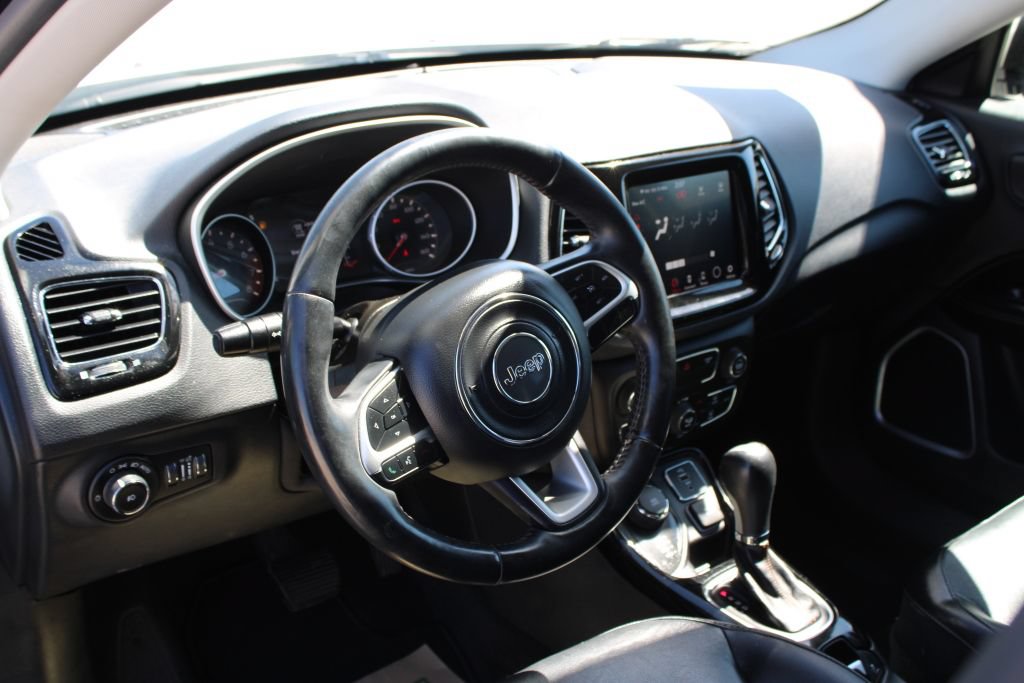 Used 2018 Jeep Compass Limited w/ Safe & Security Group AWD/4WD image 29