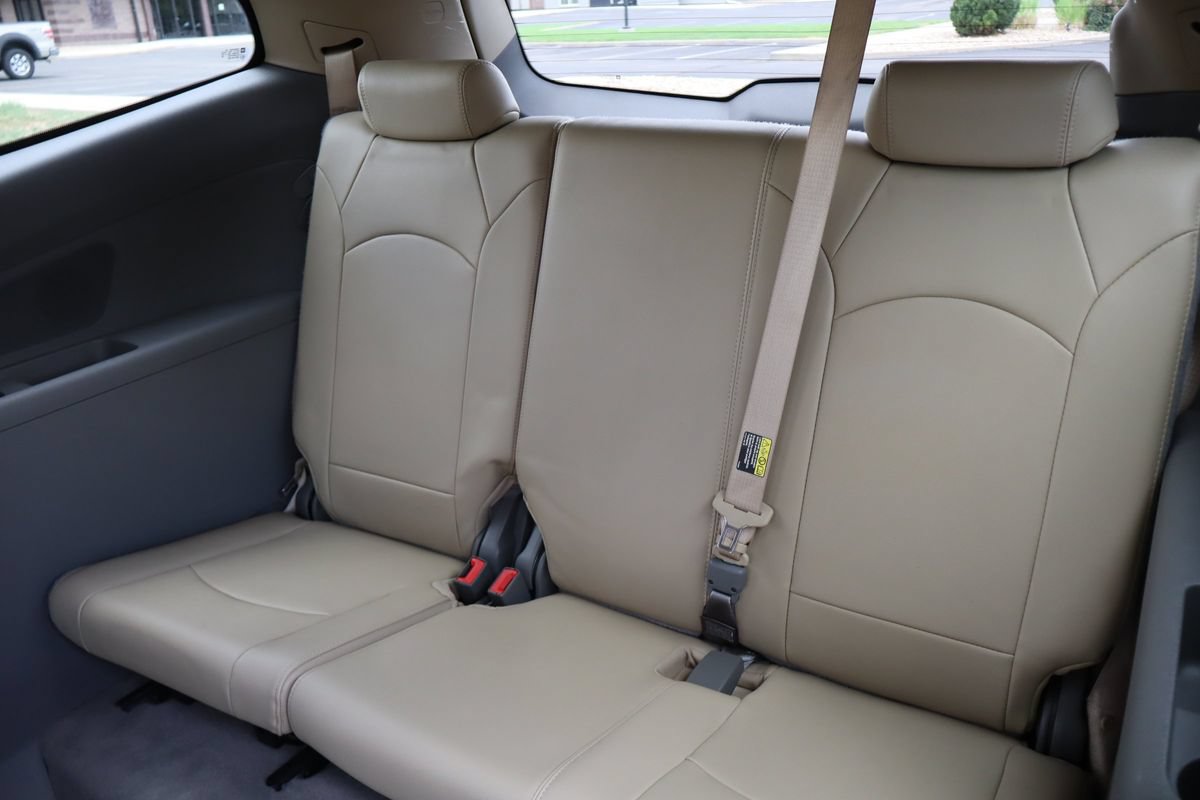 Used 2012 Chevrolet Traverse LT AWD/4WD image 21