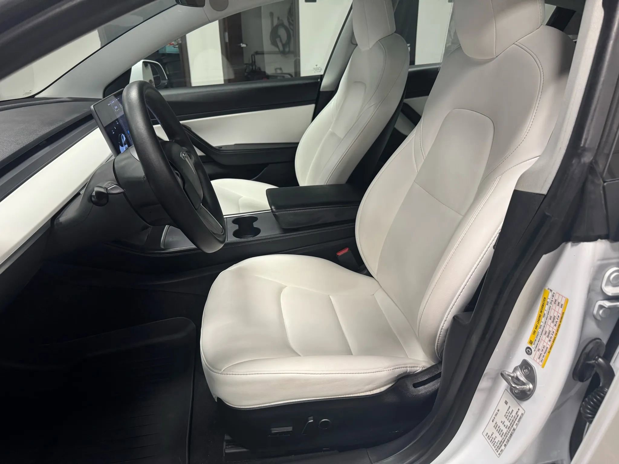 Used 2021 Tesla Model 3 Standard Range Plus image 5