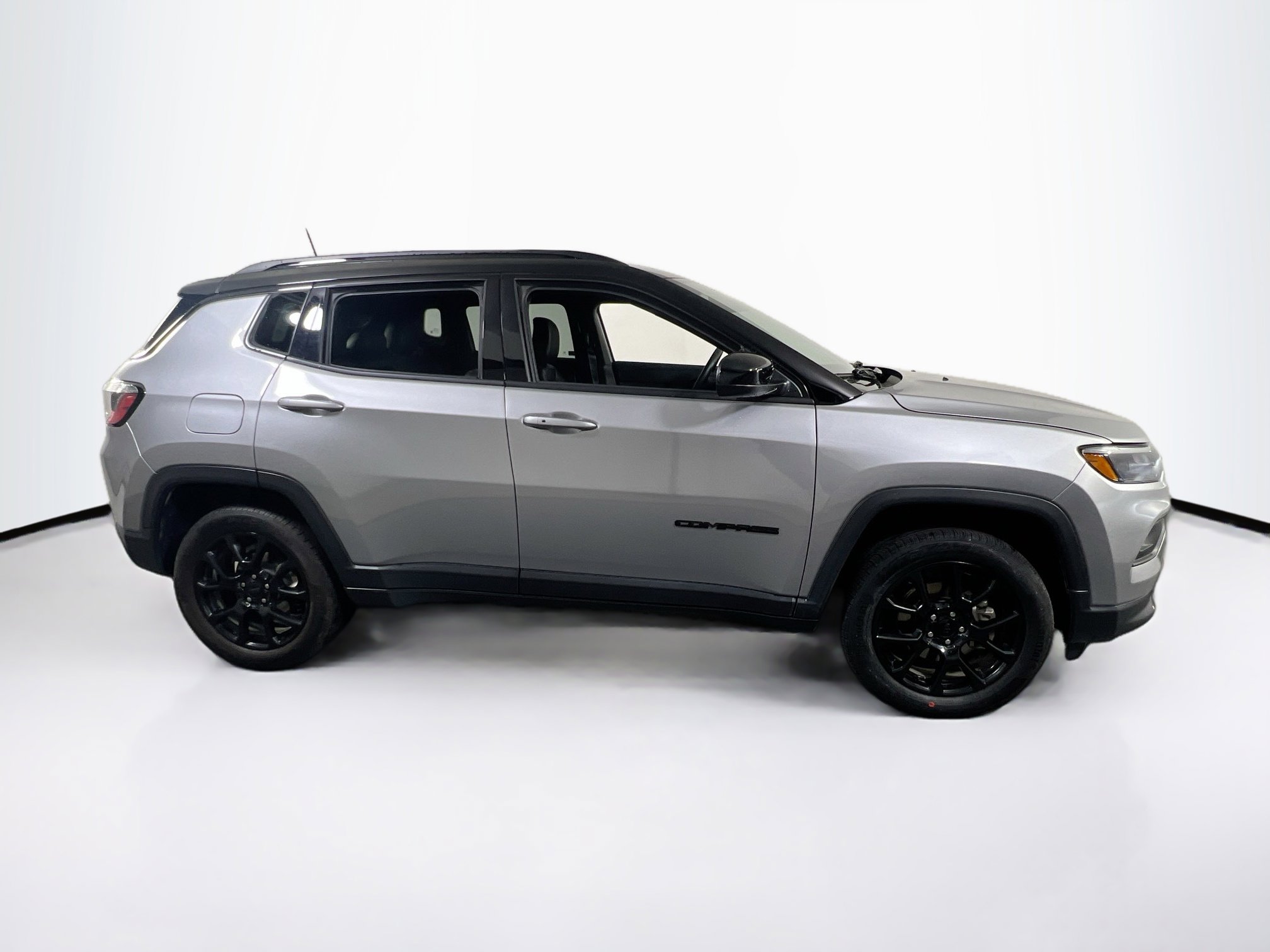 Used 2022 Jeep Compass Altitude w/ Convenience Group image 4