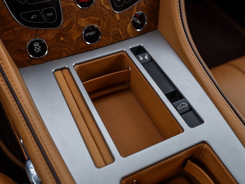 Used 2016 Aston Martin DB9 GT RWD image 38