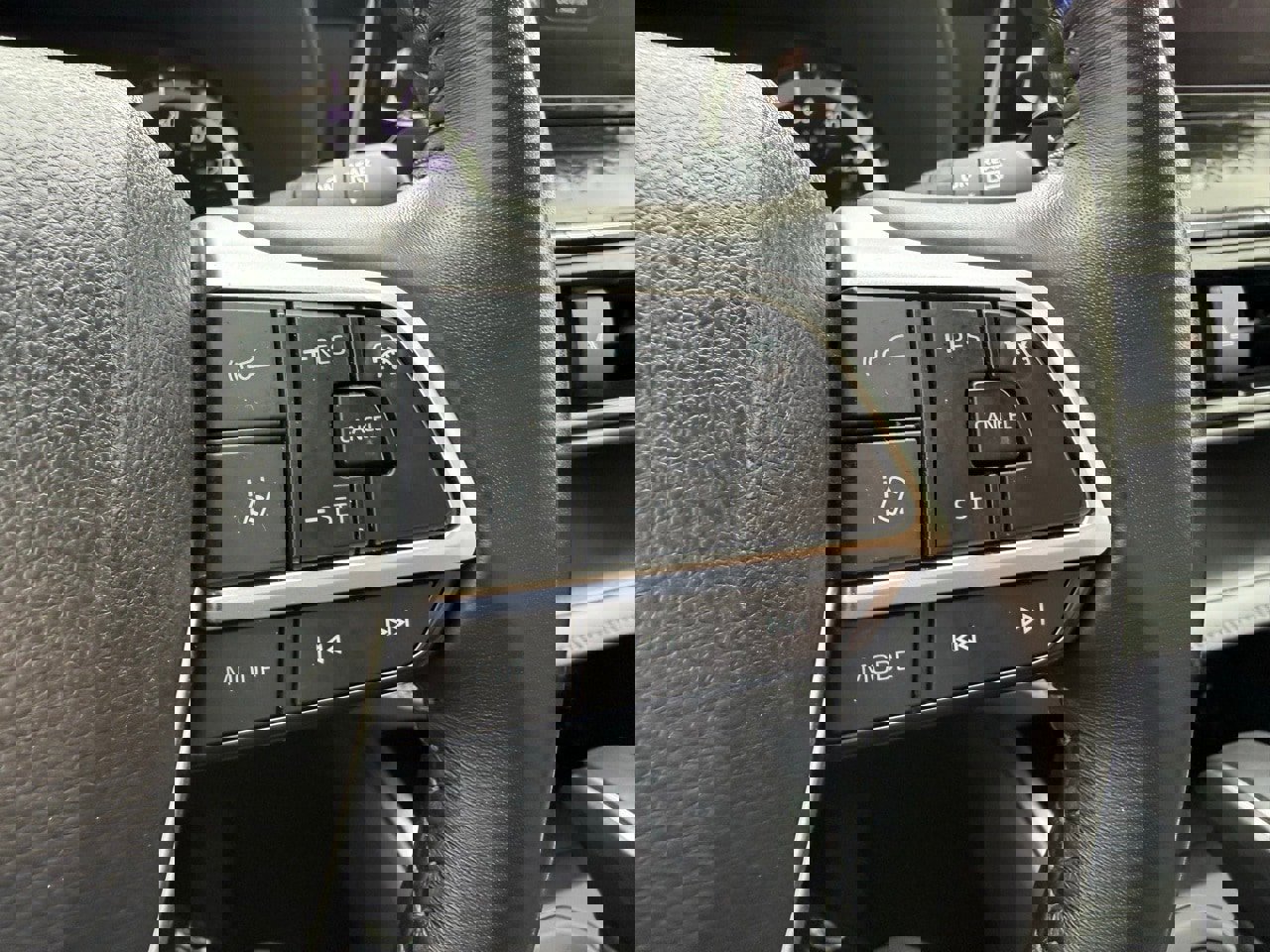 Used 2024 Toyota Highlander LE image 14