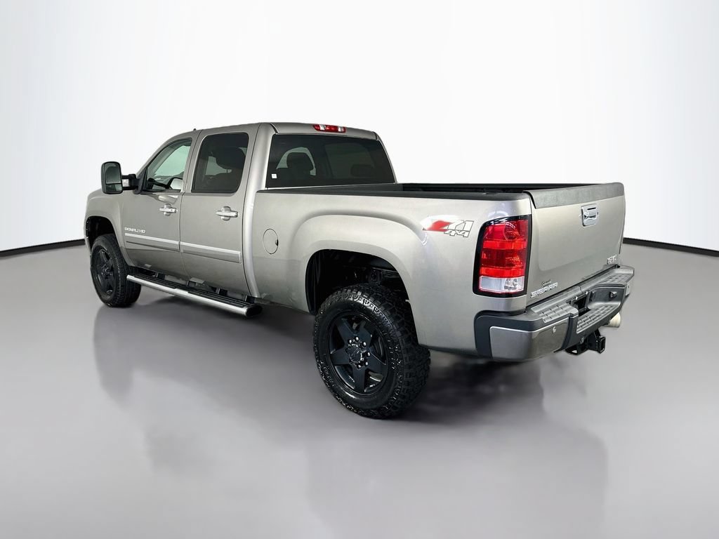 Used 2013 GMC Sierra 2500 Denali w/ Suspension Package, Off-Road AWD/4WD image 2