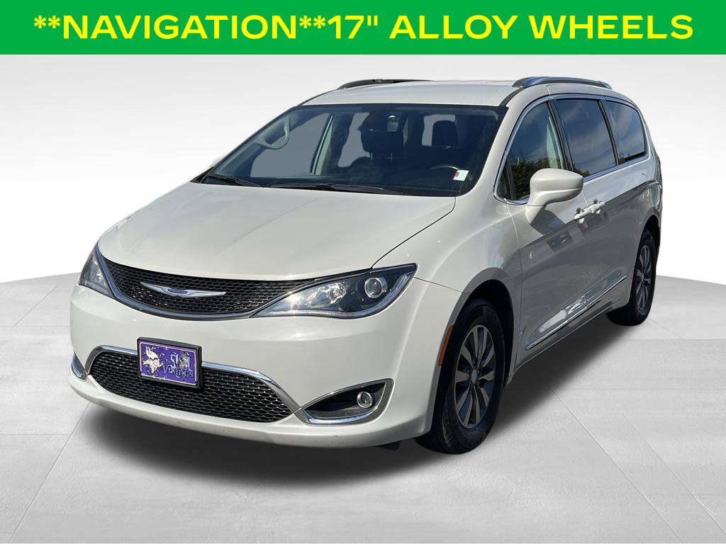 Used 2020 Chrysler Pacifica Touring-L Plus FWD image 4
