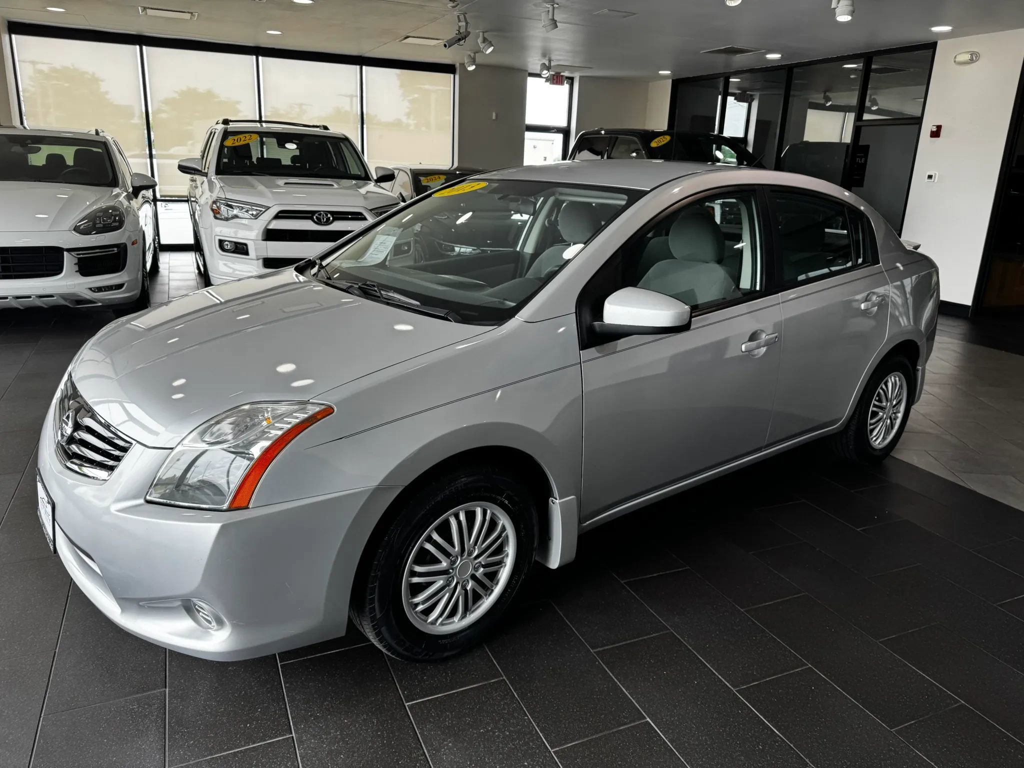 Used 2012 Nissan Sentra 2.0 FWD image 1