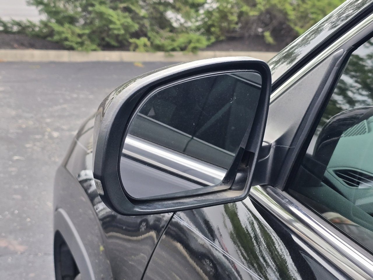 Used 2019 Jeep Cherokee Latitude Plus w/ Comfort/Convenience Group FWD image 17