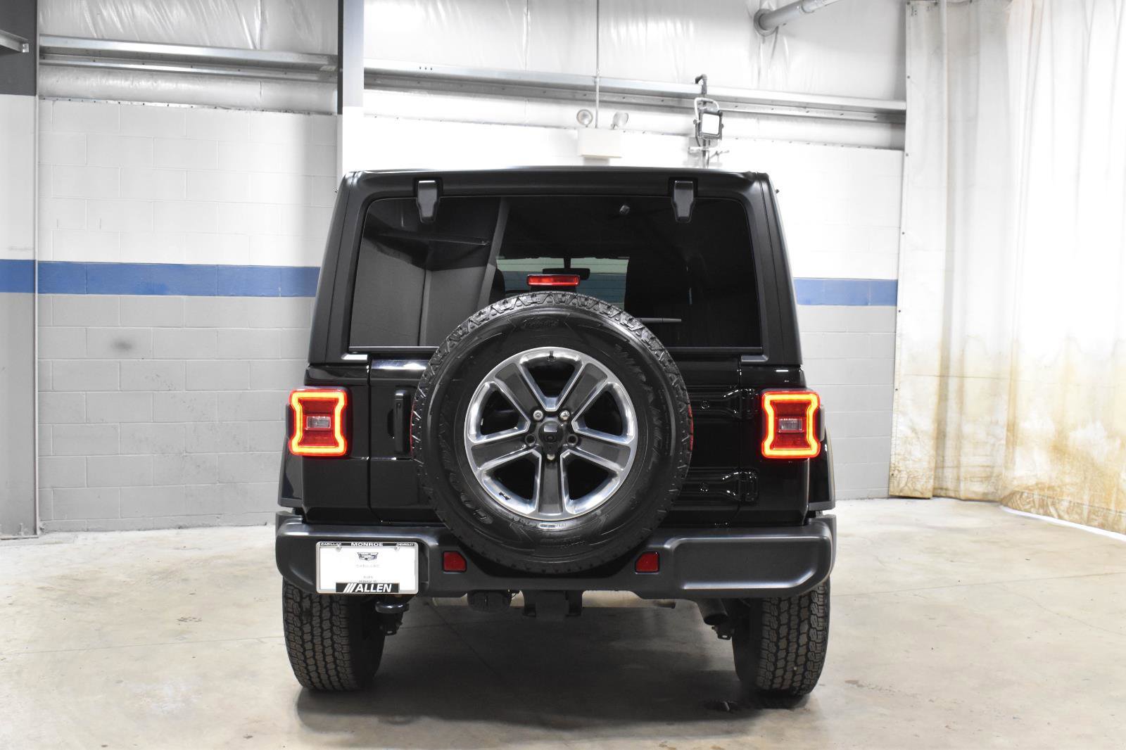 Used 2022 Jeep Wrangler Unlimited Sahara w/ LED Lighting Group image 23