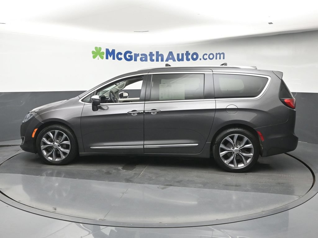 Used 2020 Chrysler Pacifica Limited w/ Tire & Wheel Group FWD image 26