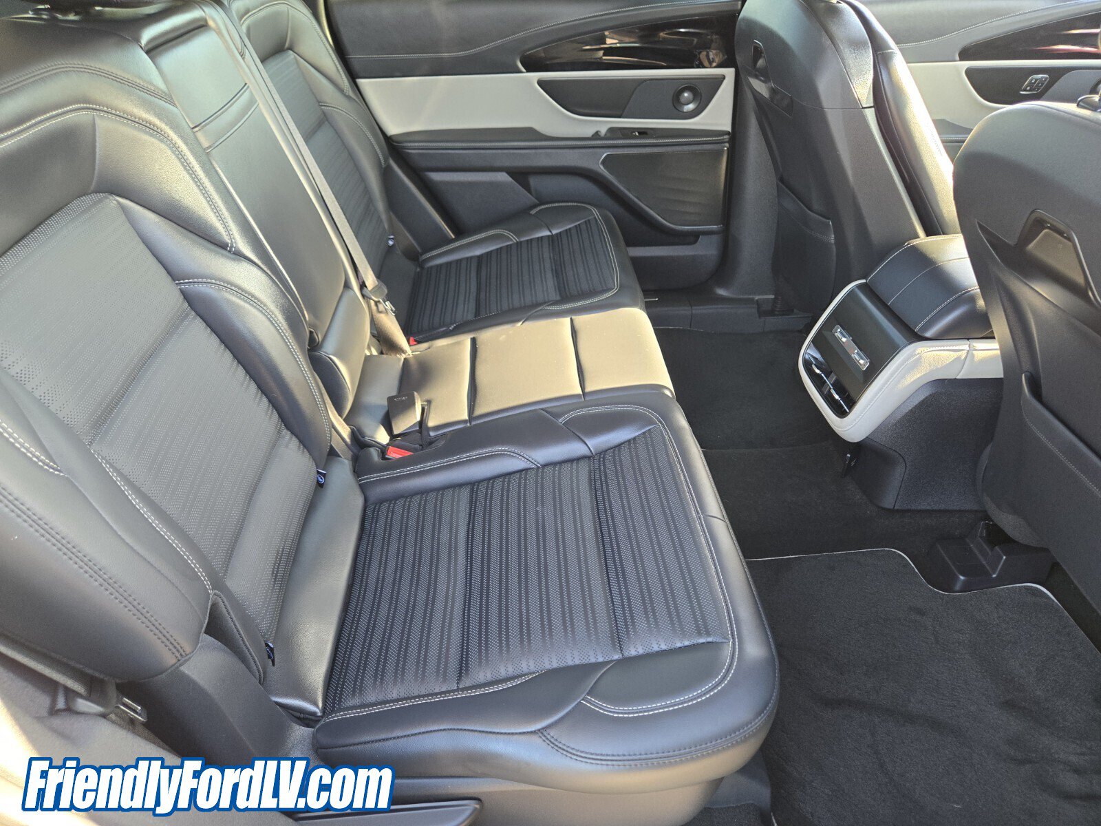 Used 2024 Lincoln Nautilus Reserve w/ Equipment Group 202A AWD/4WD image 18