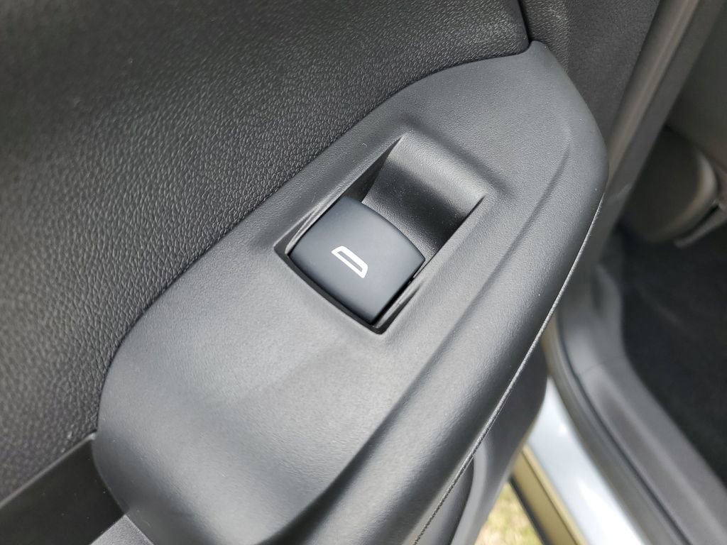 Used 2023 Chevrolet TrailBlazer RS FWD image 16