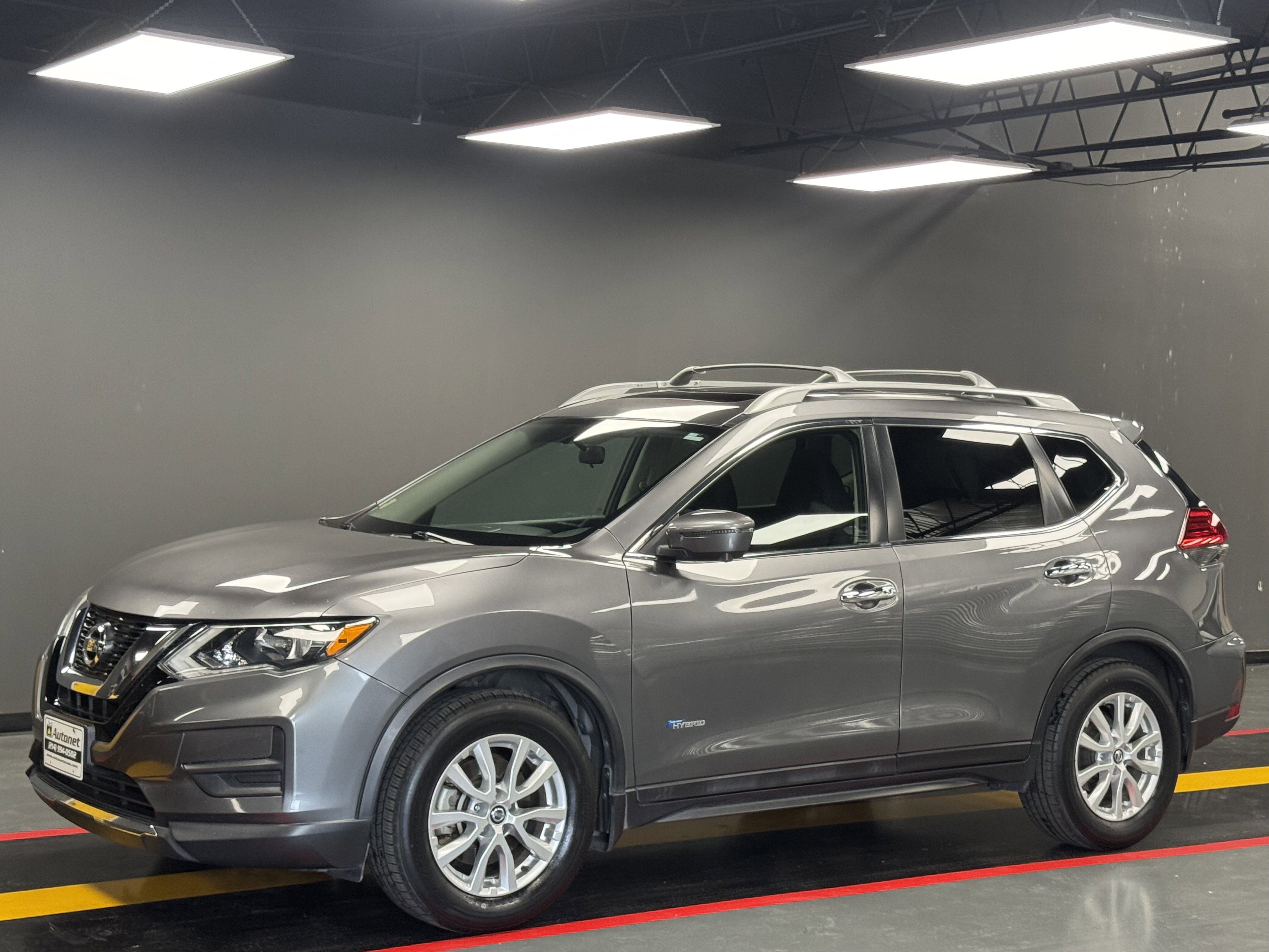 Used 2017 Nissan Rogue SV image 1
