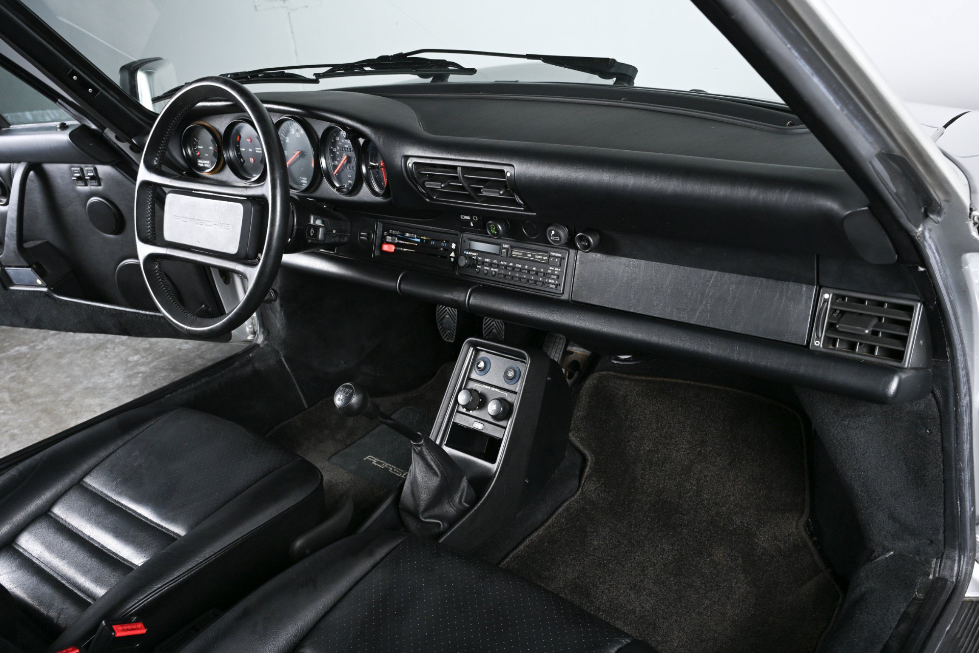 Used 1988 Porsche 911 Carrera RWD image 14