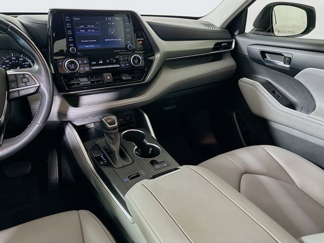 Used 2021 Toyota Highlander XLE FWD image 25