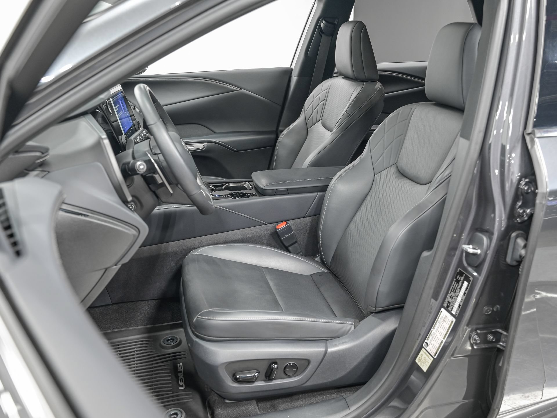 Used 2025 Lexus RX 350 Premium w/ Accessory Package AWD/4WD image 16