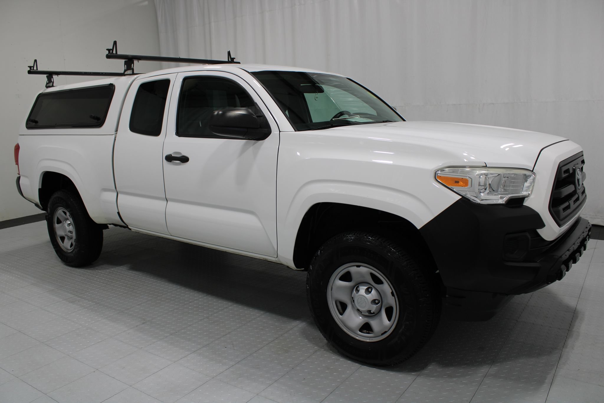 Used 2017 Toyota Tacoma SR RWD image 4