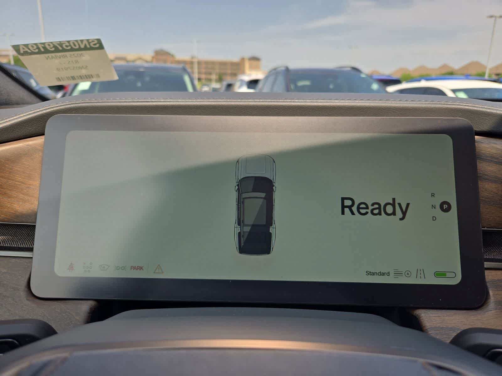 Used 2025 Rivian R1S Premium AWD/4WD image 32
