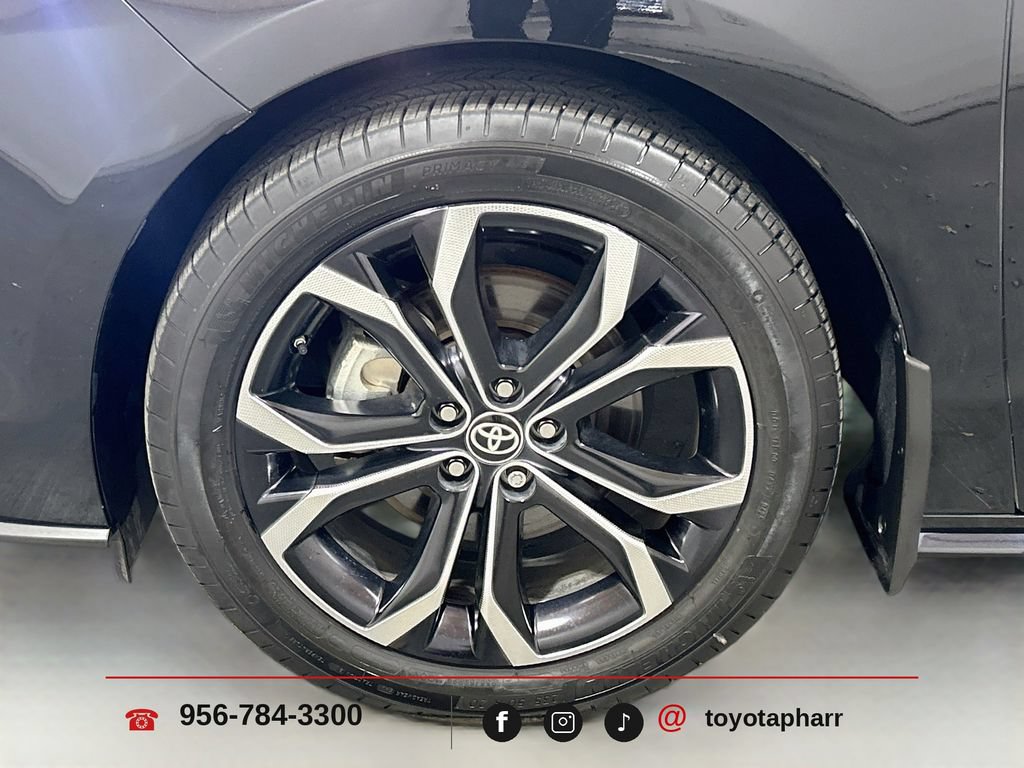 Used 2025 Toyota Sienna Platinum FWD image 33