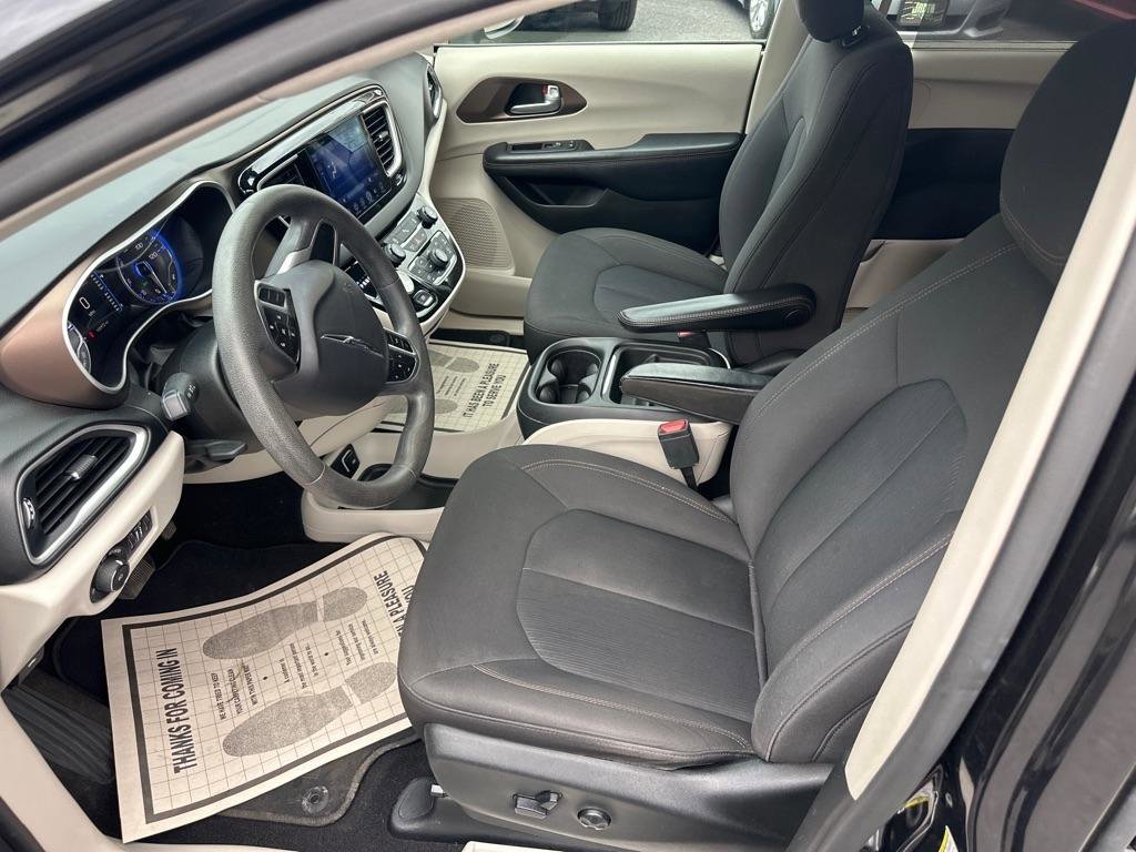 Used 2017 Chrysler Pacifica Touring Plus w/ Tire & Wheel Group image 19