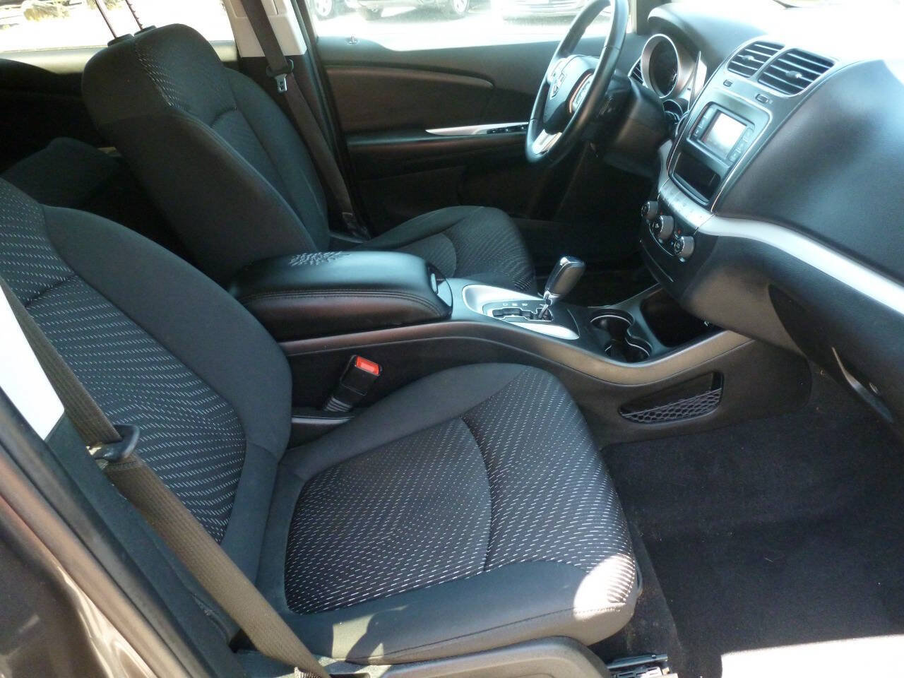 Used 2018 Dodge Journey SE w/ Connectivity Group FWD image 23