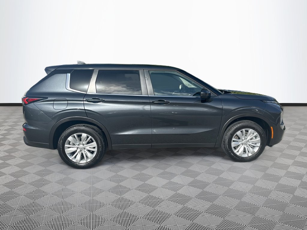 New 2026 Mitsubishi Outlander ES FWD image 4