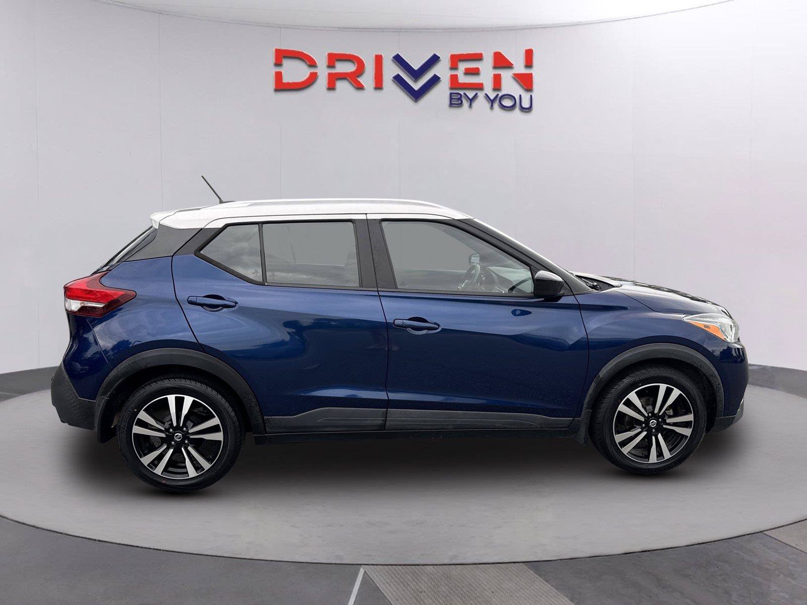 Used 2020 Nissan Kicks SV FWD image 2