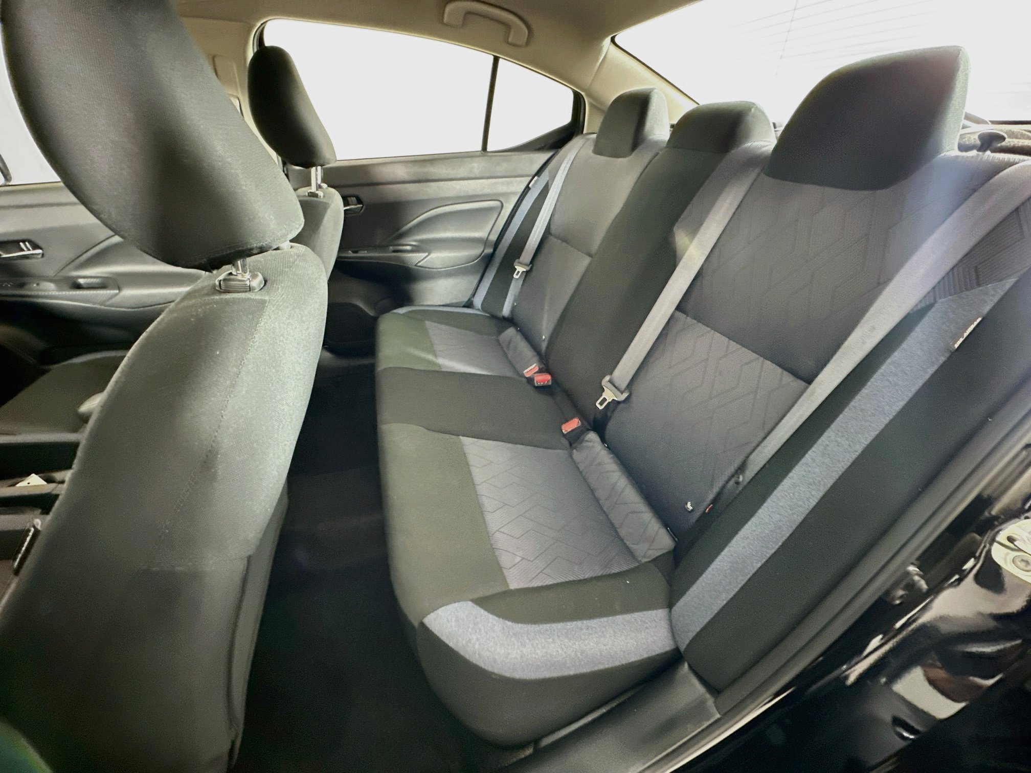 Used 2025 Nissan Versa SV FWD image 25