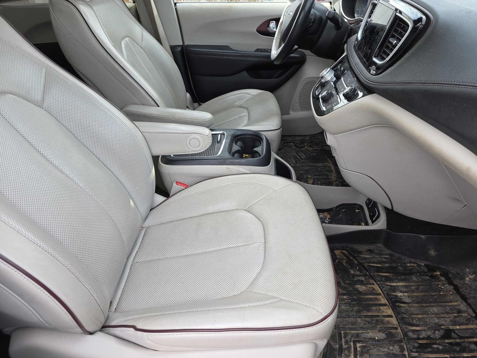 Used 2020 Chrysler Pacifica Limited image 27