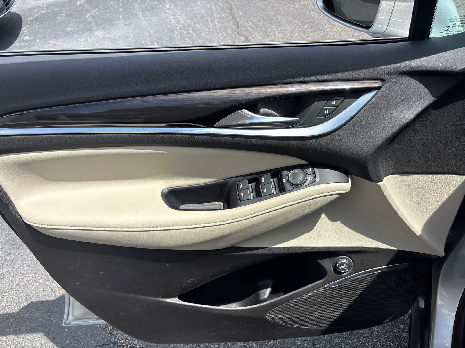 Used 2019 Buick Enclave Essence AWD/4WD image 11