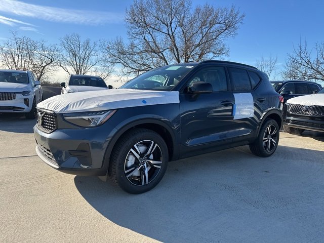 New 2026 Volvo XC40 B5 Core w/ Climate Package image 3