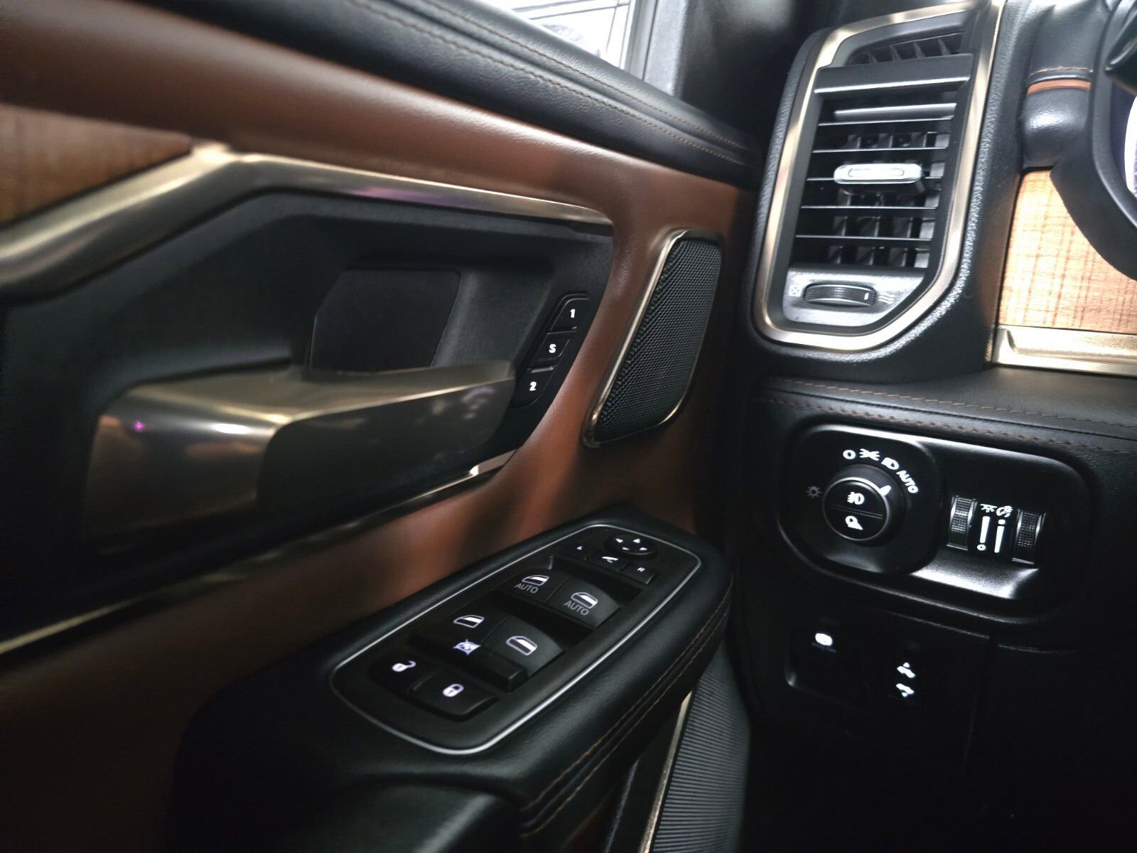 Used 2024 RAM 1500 Limited image 38