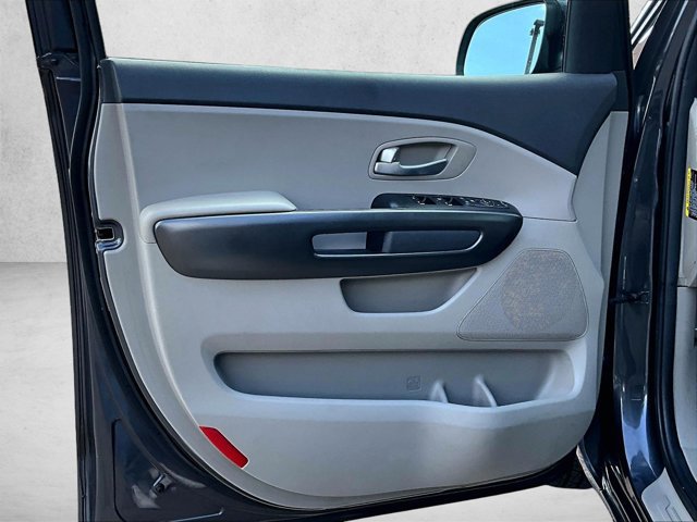 Used 2017 Kia Sedona LX w/ LX Essentials Premium Package FWD image 17