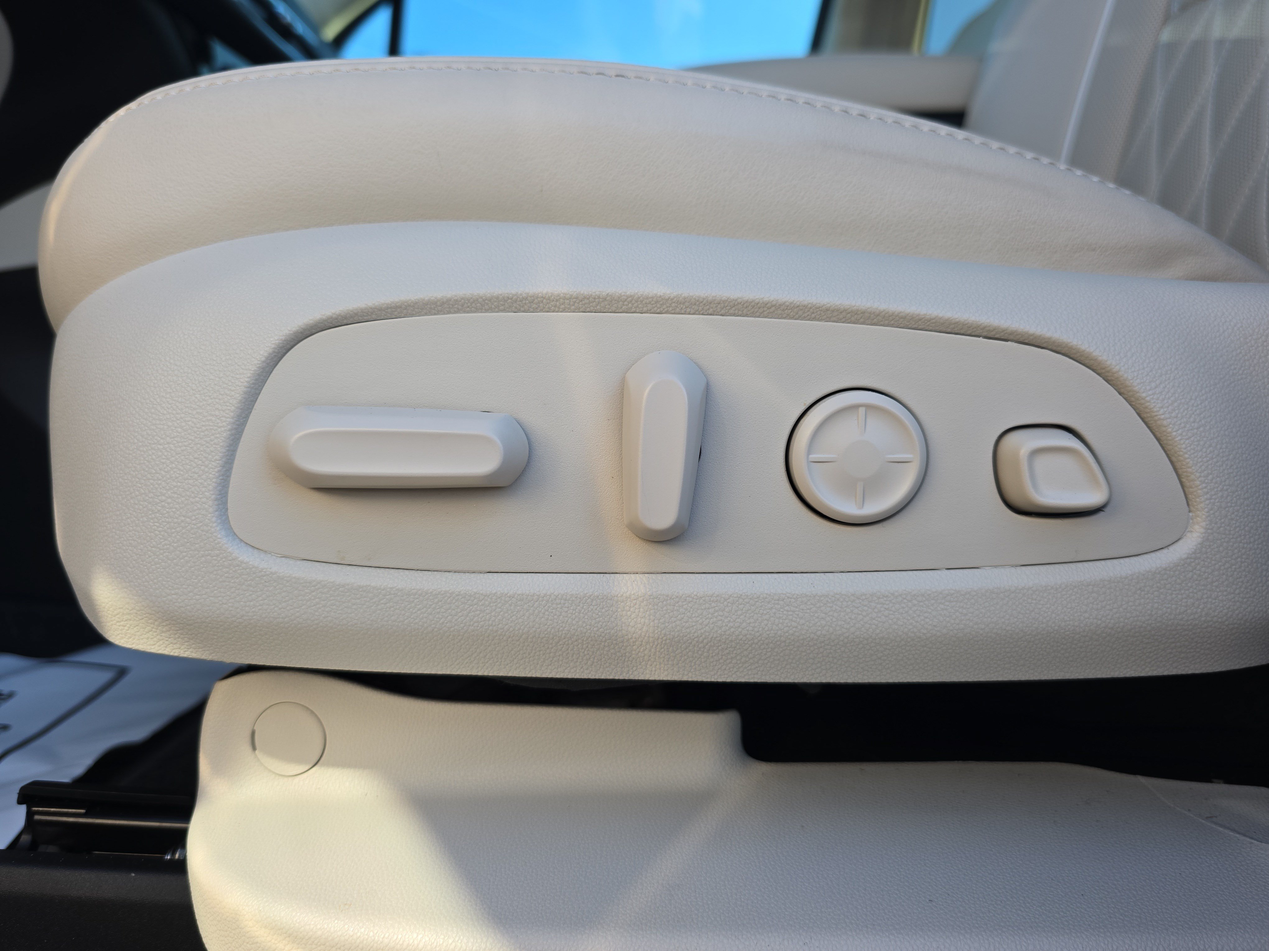 Used 2024 Buick Enclave Avenir w/ Avenir Technology Package FWD image 30